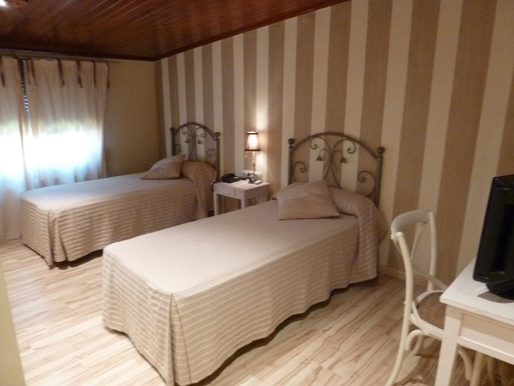Hotel H Con Encanto Binéfar Szoba fotó